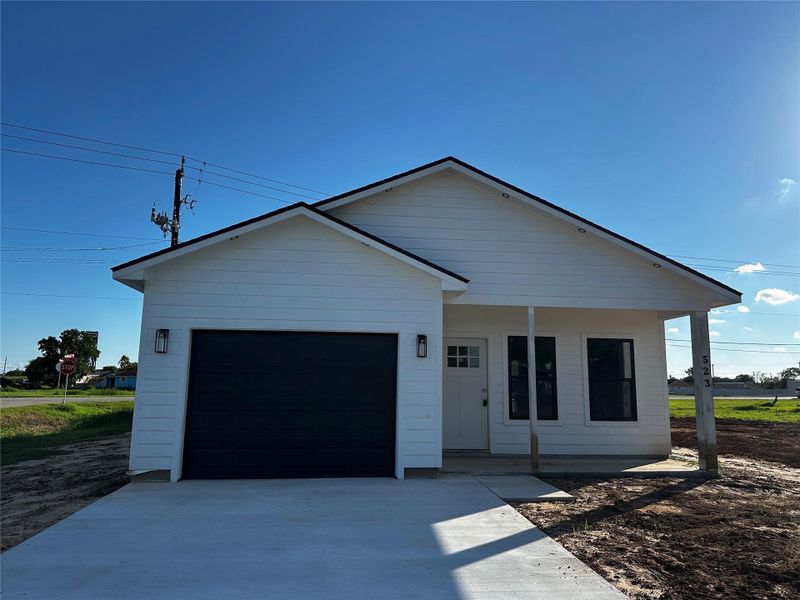 Front exterior of a new home in , Freeport, TX, highlighting curb appeal (Image 20). Front exterior of a new home in , Freeport, TX, highlighting curb appeal (Image 20).