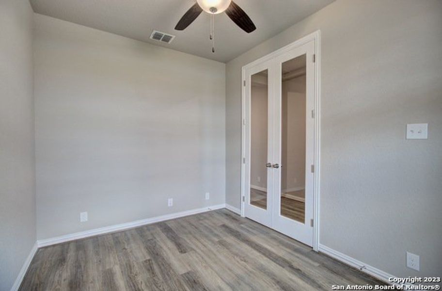 Spacious, unfurnished interior of a new home in Stream Waters, Seguin (Image 21).