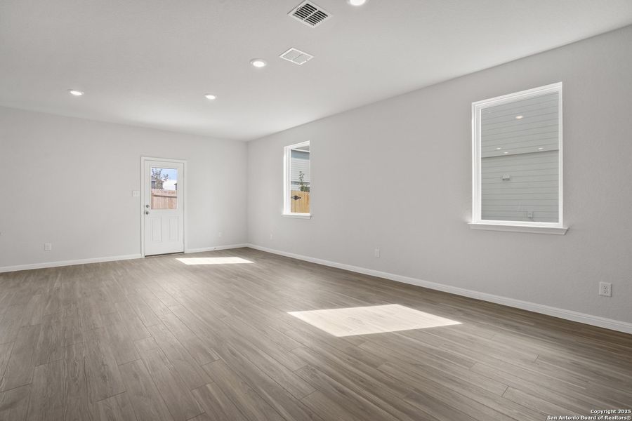 Spacious, unfurnished interior of a new home in Applewhite Meadows, San Antonio (Image 30).