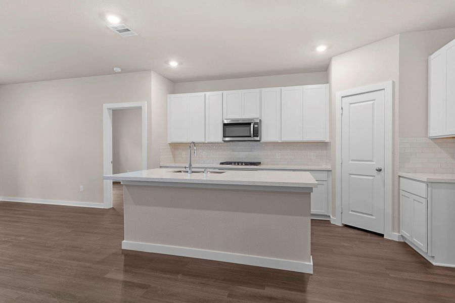 Furnished interior view inside a new home in Westridge Cove 40', Conroe (Image 10).