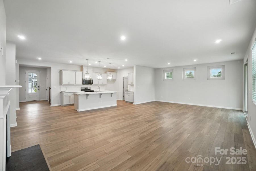 Spacious, unfurnished interior of a new home in Waxhaw Landing, Monroe (Image 25).