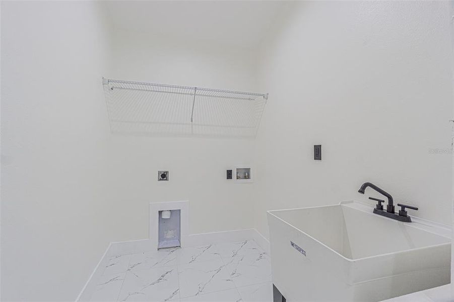 Spacious, unfurnished interior of a new home in , Tampa (Image 12).