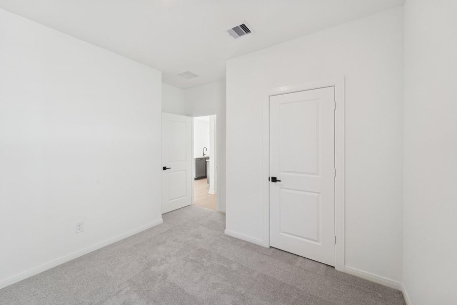 Spacious, unfurnished interior of a new home in The Grand Prairie 40’, Hockley (Image 13).