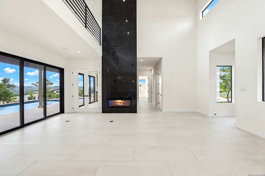 Spacious, unfurnished interior of a new home in , San Antonio (Image 22).