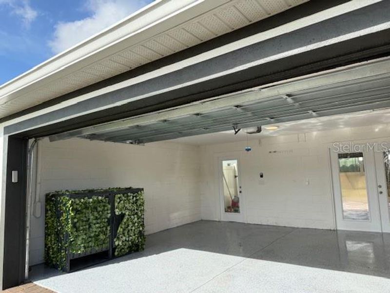 Exterior details and patio area of a home in , Winter Garden (Image 39).