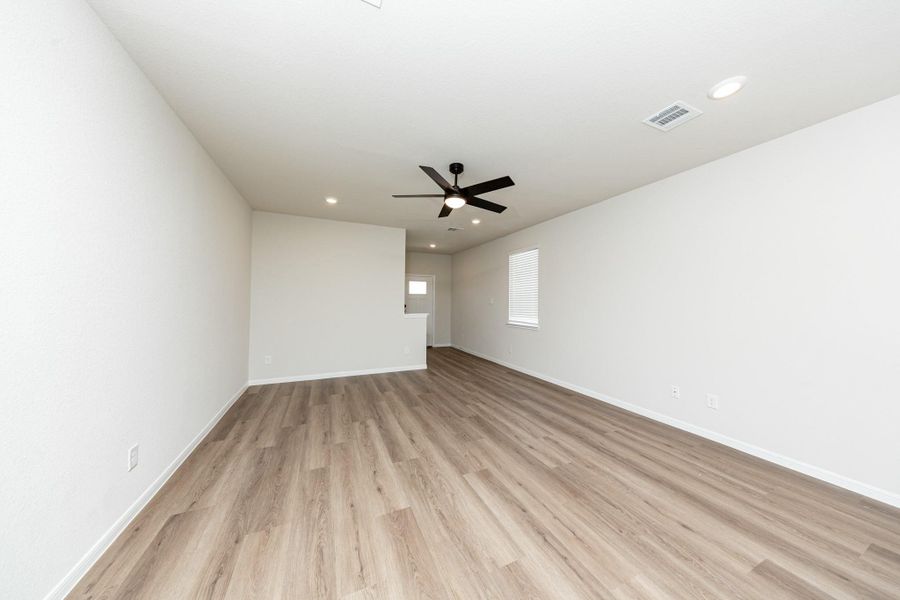 Spacious, unfurnished interior of a new home in River's Edge, Conroe (Image 26).