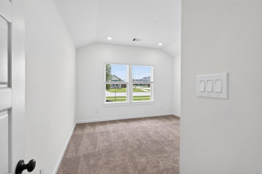 Spacious, unfurnished interior of a new home in , Alvin (Image 37).