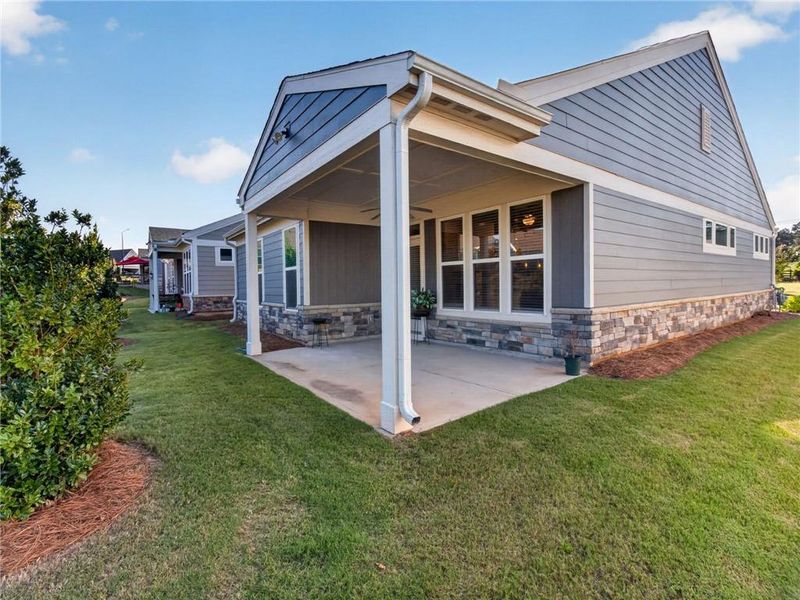Exterior details and patio area of a home in Laurel Farms, Dallas (Image 4).