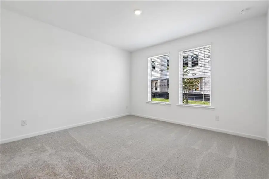 Spacious, unfurnished interior of a new home in Alder Creek, Cumming (Image 36).