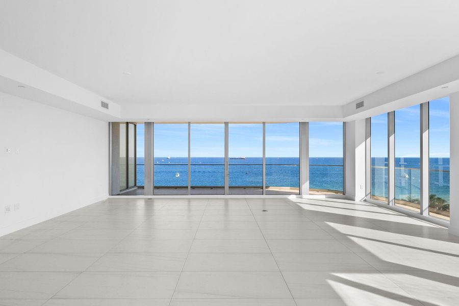 Spacious, unfurnished interior of a new home in , Fort Lauderdale (Image 51).