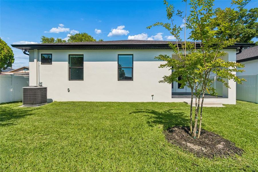 Exterior details and patio area of a home in , Tampa (Image 44).