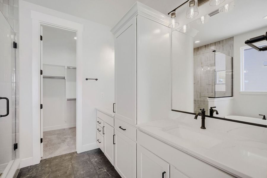 8688 Long Beach - Primary Bathroom