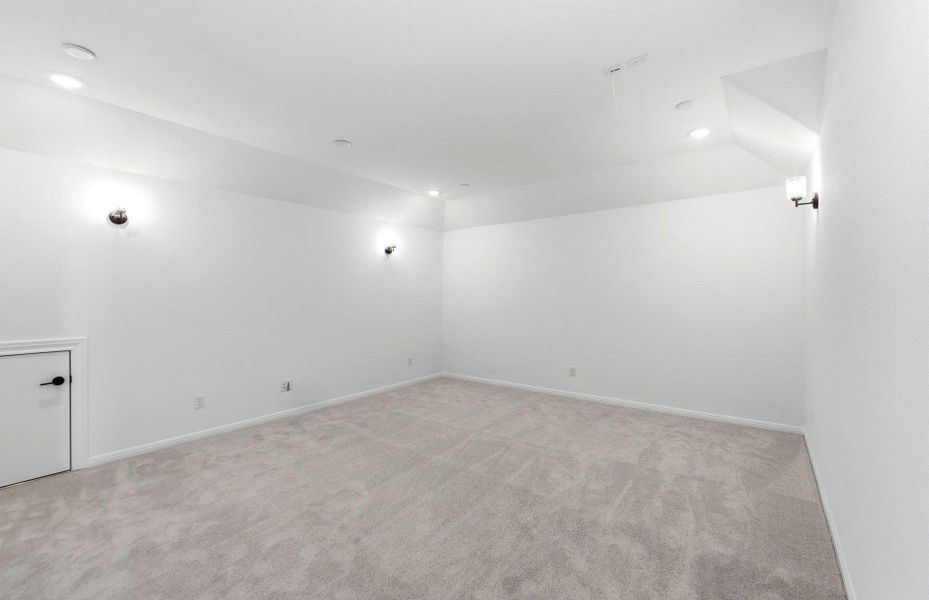 Spacious, unfurnished interior of a new home in Crescent Bluff, Georgetown (Image 26).