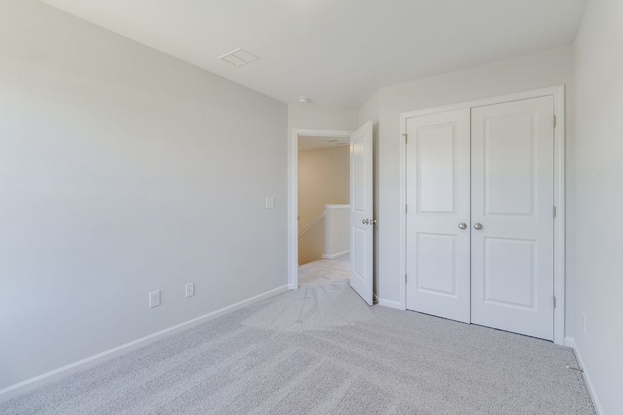 Spacious, unfurnished interior of a new home in Astoria, Columbia (Image 27).