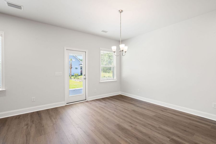 Spacious, unfurnished interior of a new home in Waterways, Richmond Hill (Image 32).