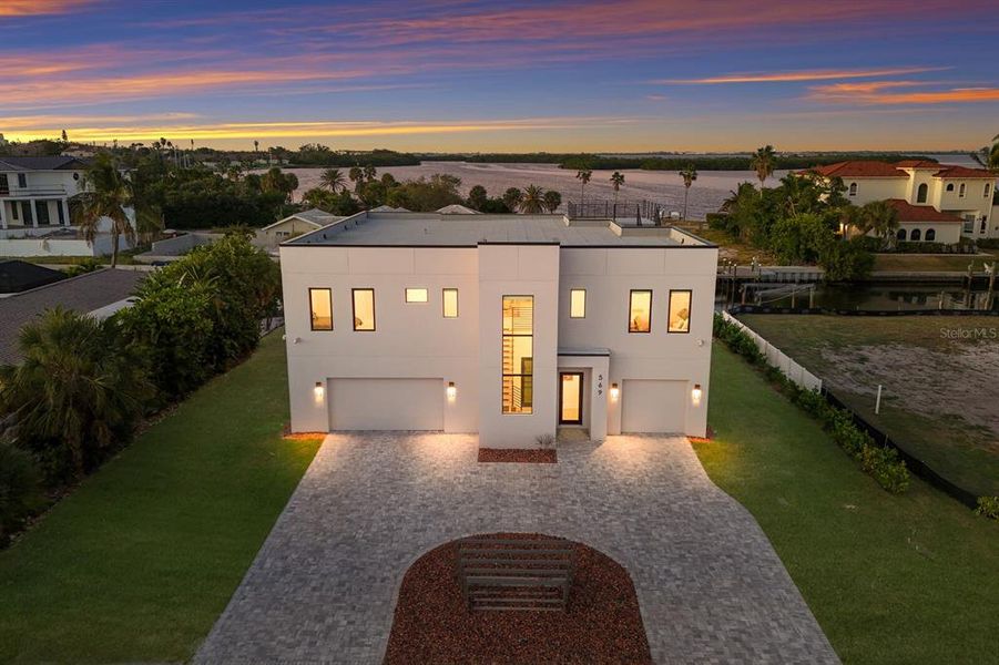Exterior details and patio area of a home in , Longboat Key (Image 4).
