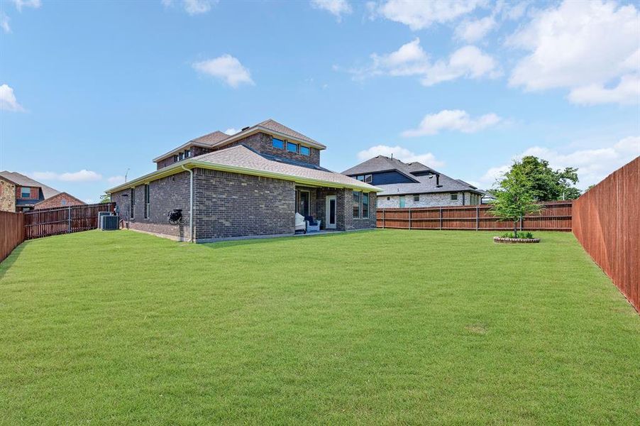 Exterior details and patio area of a home in , Fort Worth (Image 19).