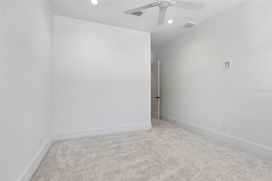 Spacious, unfurnished interior of a new home in , Tampa (Image 86).