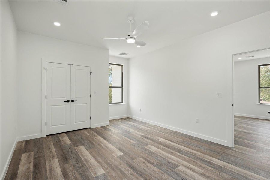 Spacious, unfurnished interior of a new home in , Smithville (Image 29).