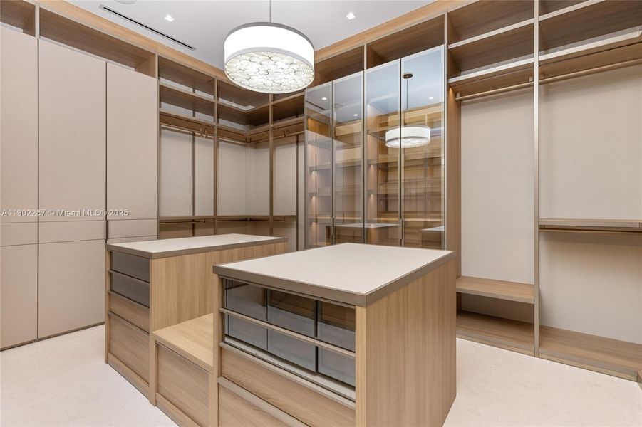 Furnished interior view inside a new home in , Fort Lauderdale (Image 6).