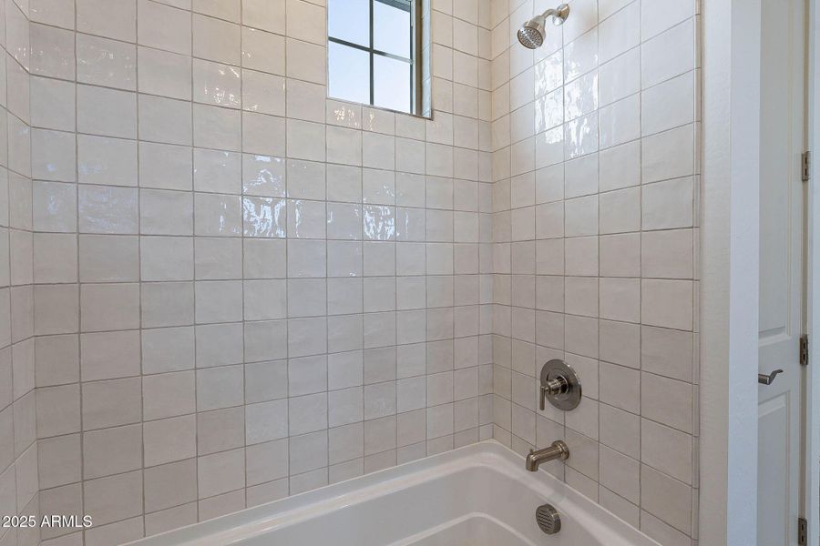 47-web-or-mls-Meadowbrook-47