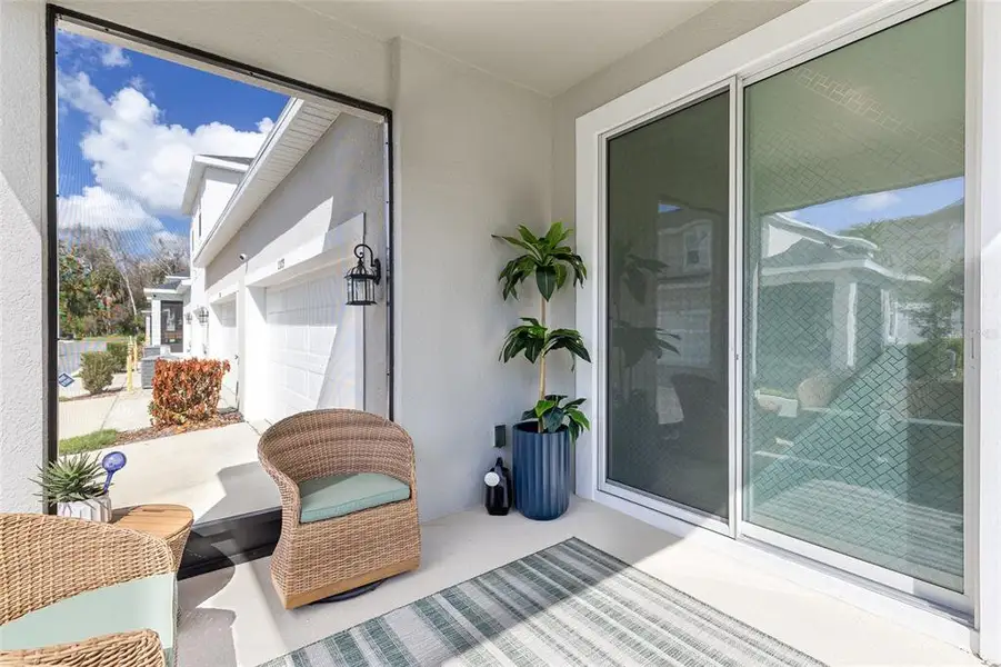 Exterior details and patio area of a home in Hickory Grove, Winter Springs (Image 4).