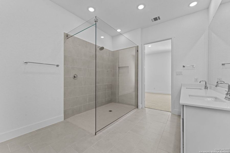 Furnished interior view inside a new home in , New Braunfels (Image 12).