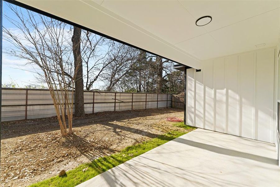 Exterior details and patio area of a home in , Dallas (Image 4).
