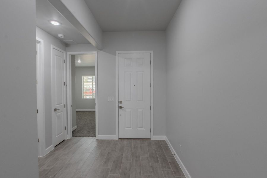 Spacious, unfurnished interior of a new home in Summer Sky North, El Paso (Image 30).