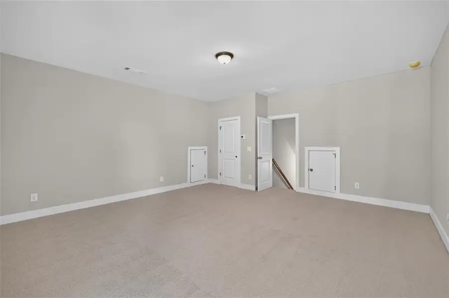 Spacious, unfurnished interior of a new home in , Gainesville (Image 43).