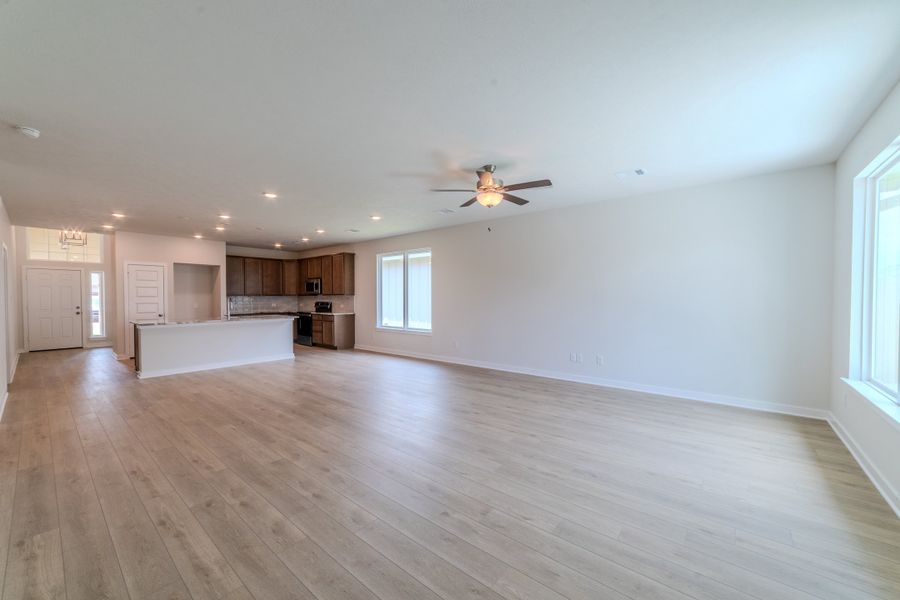 Spacious, unfurnished interior of a new home in Pleasant Hill, Bryan (Image 6).