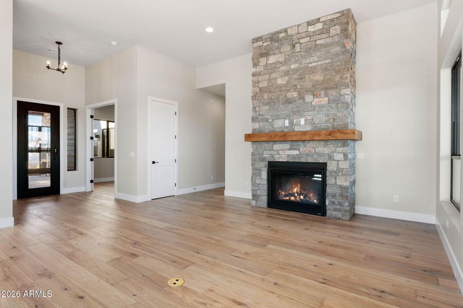 17-Living Room (2) 17-Living Room (2)