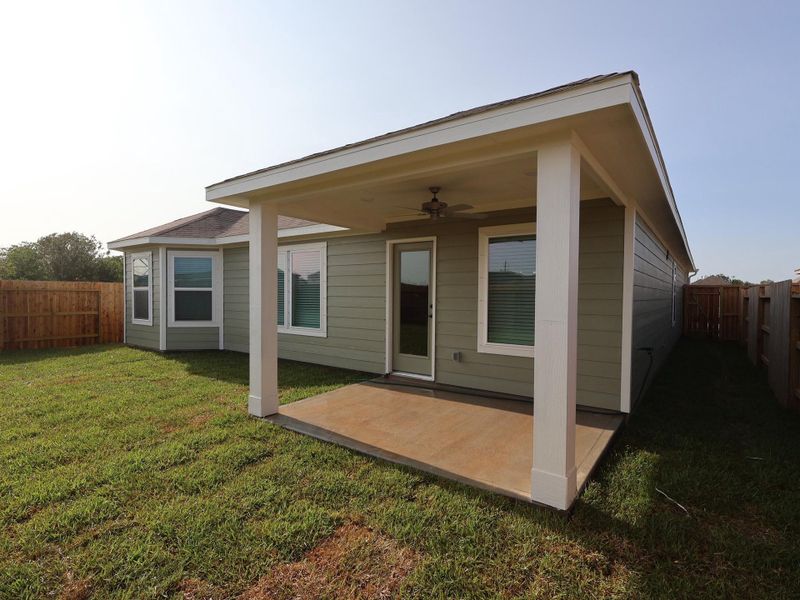 Exterior details and patio area of a home in Ambrose, La Marque (Image 21).