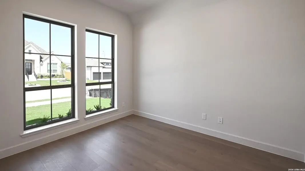 Spacious, unfurnished interior of a new home in Cibolo Valley Heights, Cibolo (Image 19).
