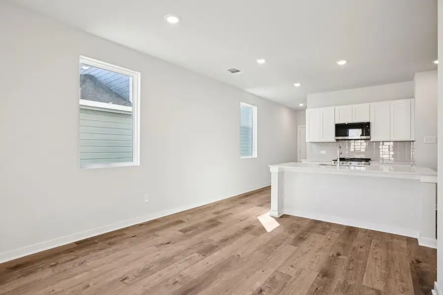 Spacious, unfurnished interior of a new home in Eastwood at Sonterra, Jarrell (Image 13).