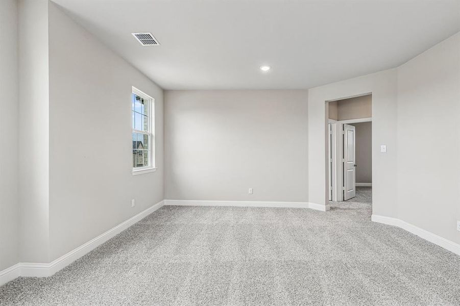 Spacious, unfurnished interior of a new home in Venetian, Weston (Image 18).