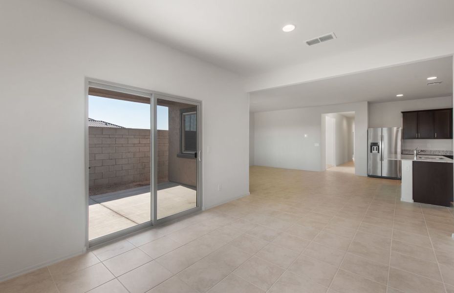 Spacious, unfurnished interior of a new home in El Rancho Santa Rosa, Maricopa (Image 17).