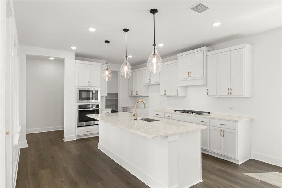 11. 3724 Outpost - Kitchen (2)