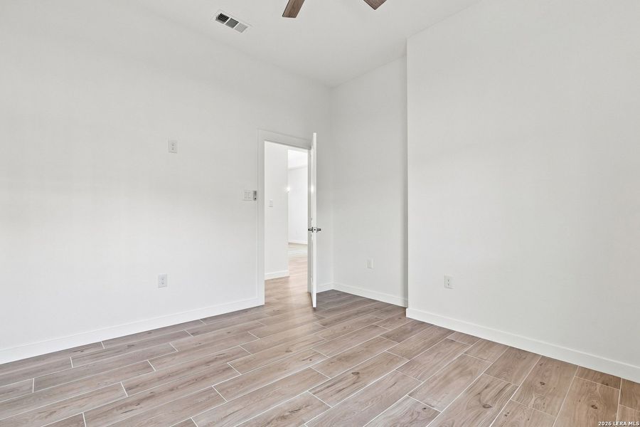 Spacious, unfurnished interior of a new home in , Selma (Image 33).