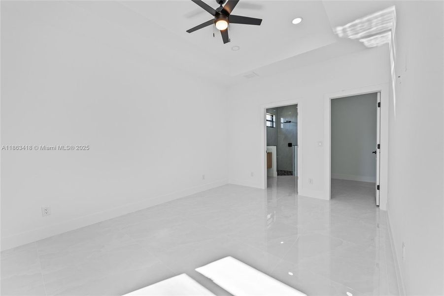 Spacious, unfurnished interior of a new home in , Lehigh Acres (Image 21).