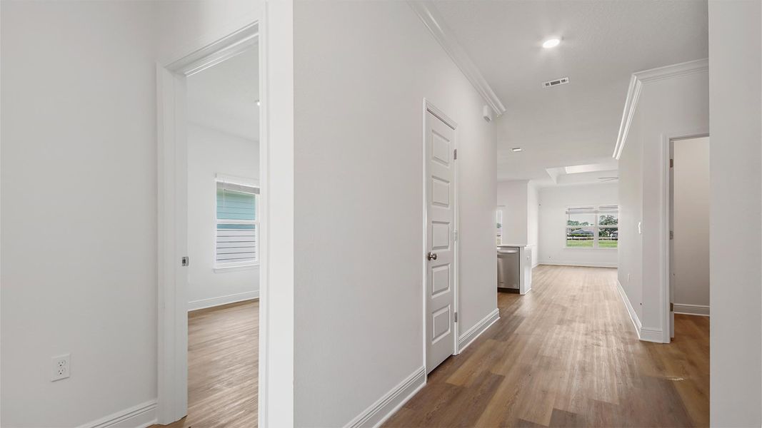 Spacious, unfurnished interior of a new home in Caballeros Estates At Hombre, Panama City Beach (Image 18).