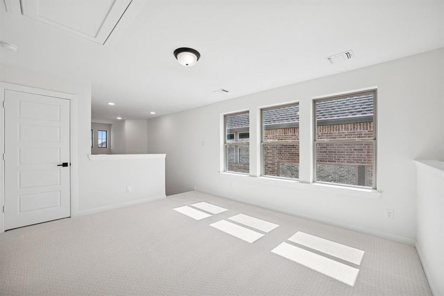 Spacious, unfurnished interior of a new home in Creekshaw – Gardens, Royse City (Image 20). Spacious, unfurnished interior of a new home in Creekshaw – Gardens, Royse City (Image 20).