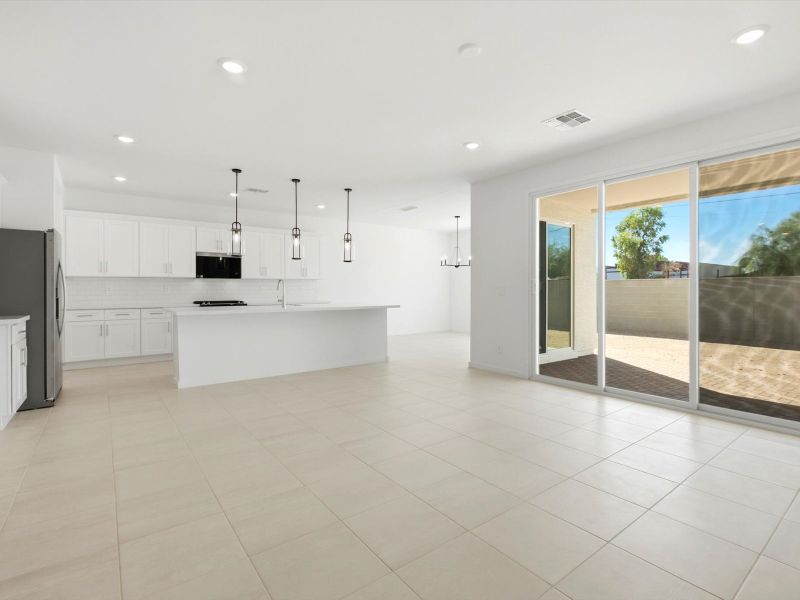 Spacious, unfurnished interior of a new home in Legacy Place, Glendale (Image 13).