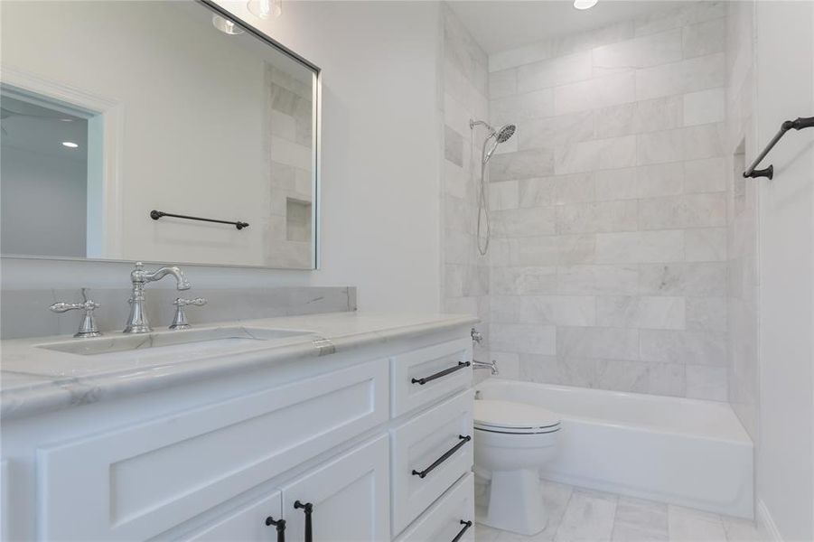 Furnished interior view inside a new home in , Richardson (Image 13).