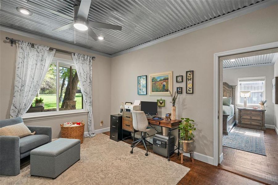 Furnished interior view inside a new home in , Groesbeck (Image 4).