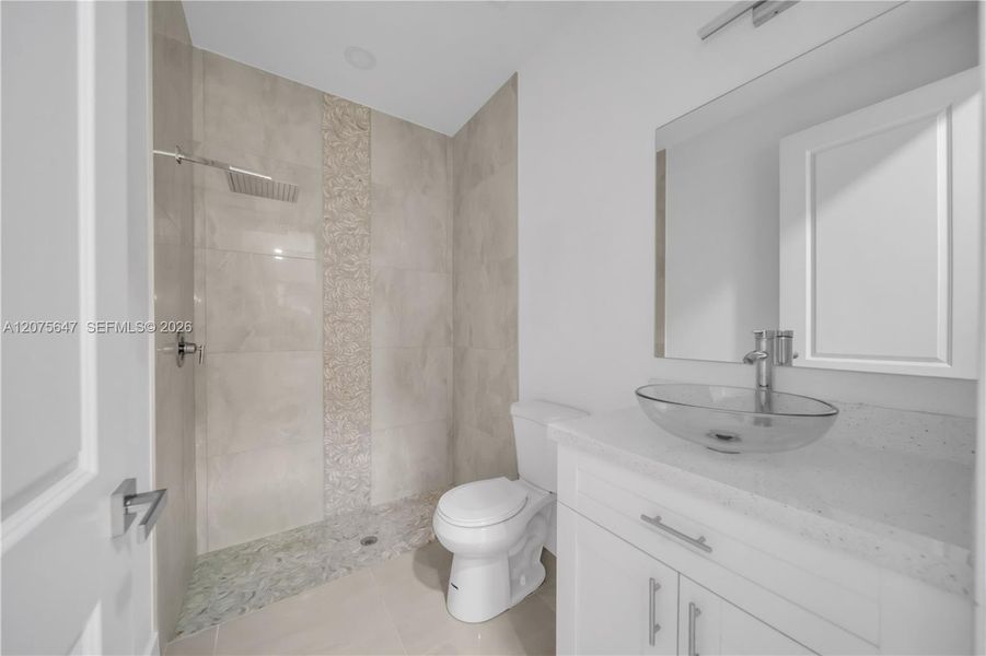 Furnished interior view inside a new home in , Lehigh Acres (Image 8).