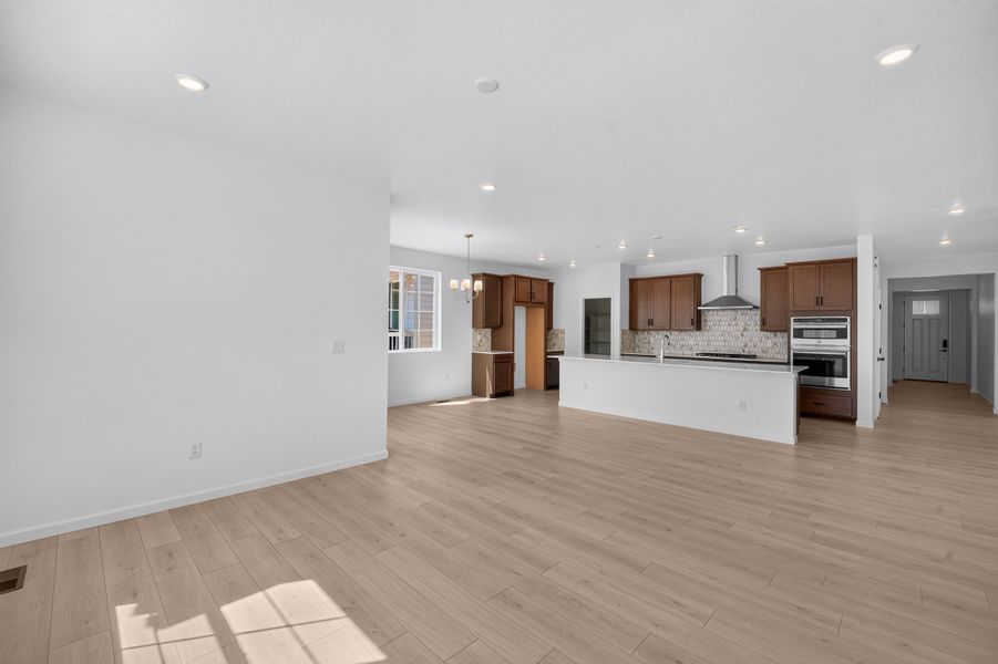 Spacious, unfurnished interior of a new home in Macanta, Castle Rock (Image 11).