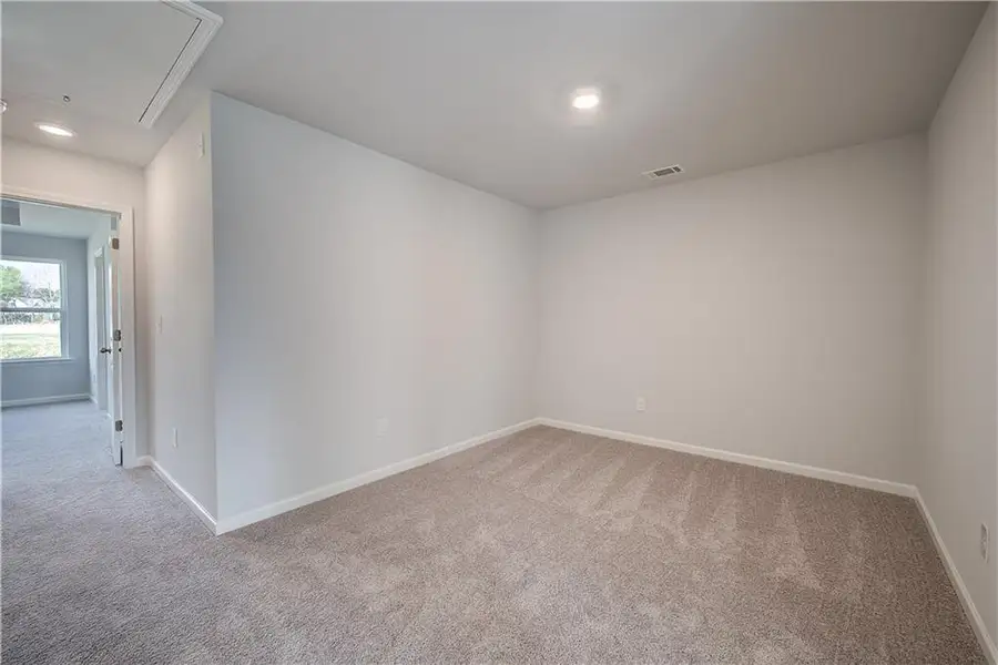 Spacious, unfurnished interior of a new home in Langley Overlook, Loganville (Image 24).