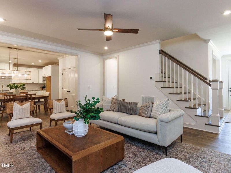 010-1280x960-living-room