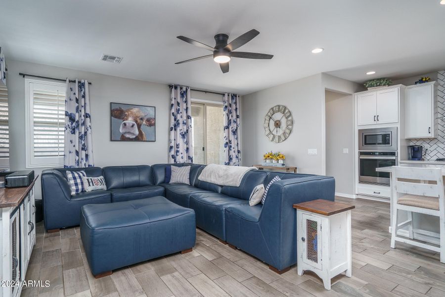 6) GREAT ROOM 6) GREAT ROOM